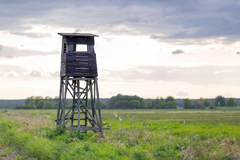 Offene Kanzel auf dem Feld